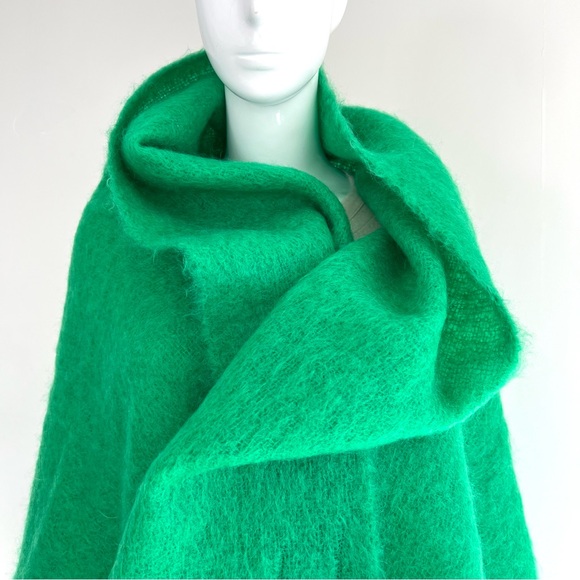 DONEGAL DESIGN Weaver of Ireland Green Pure Mohair Wool Fringed Throw Scarf Wrap - Picture 7 of 14